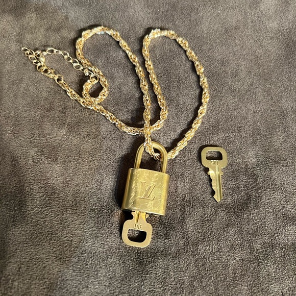 Louis Vuitton # 301 Lock With 2 Keys and Unbranded Chain - Picture 2 of 10